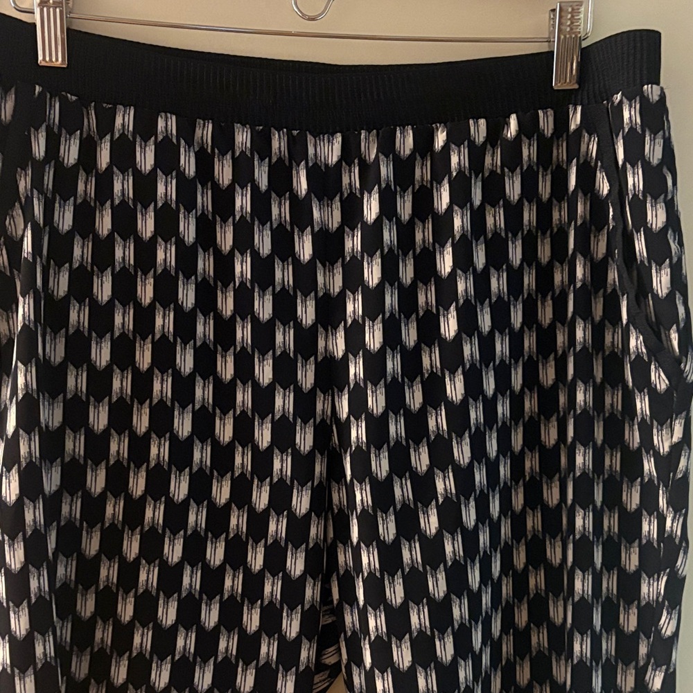 H&M Monochrome Patterned Pants